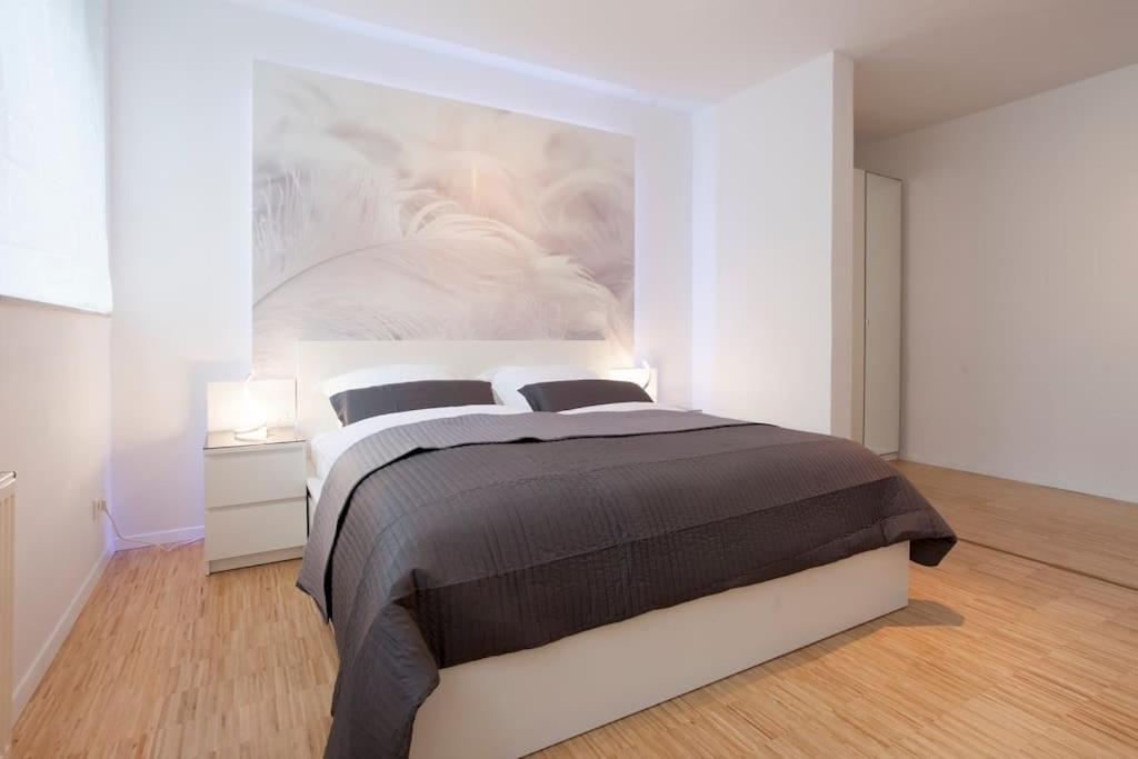 Exclusive 2-room Souterrain *