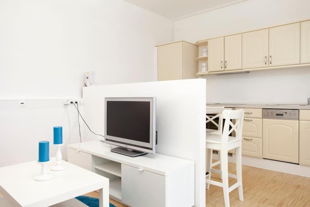 Exclusive 2-room Souterrain