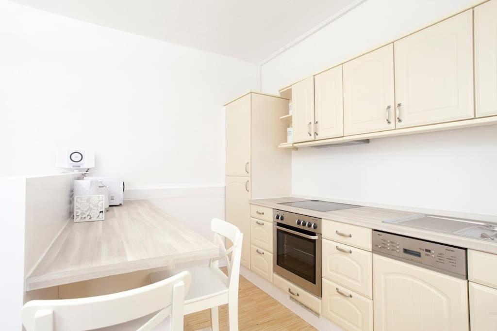 Apartment Exclusive 2-room Souterrain *