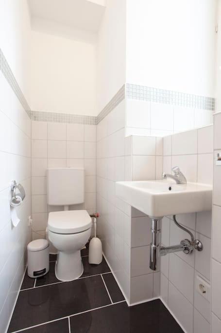 Exclusive 2-room Souterrain Apartment *