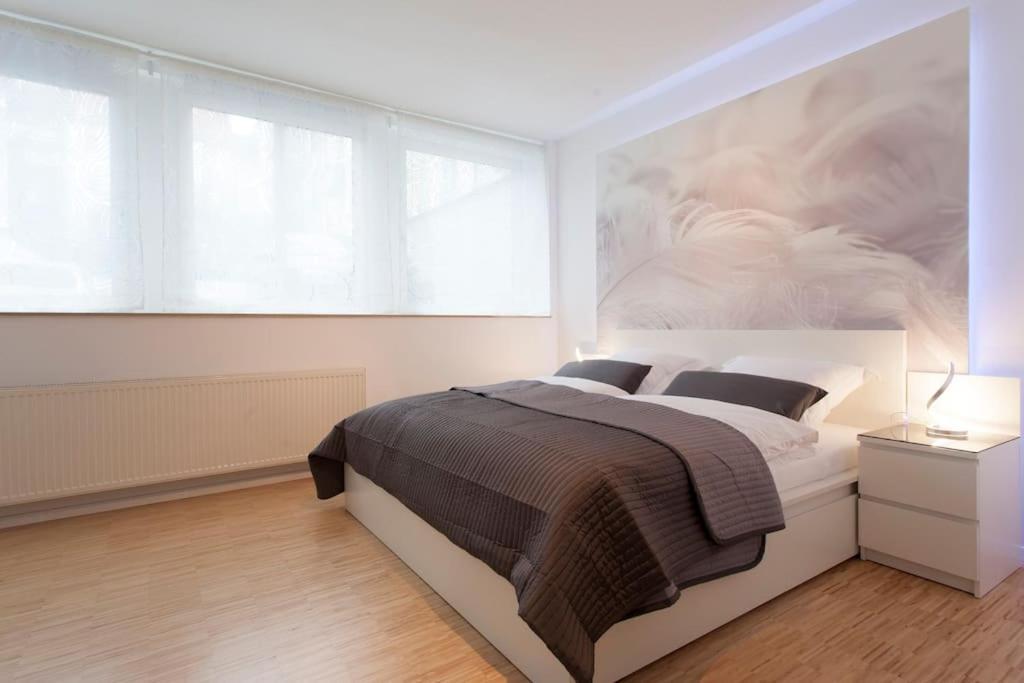 Exclusive 2-room Souterrain *